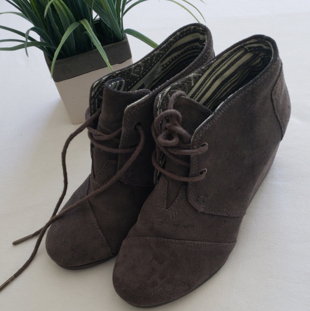 Tom's booties